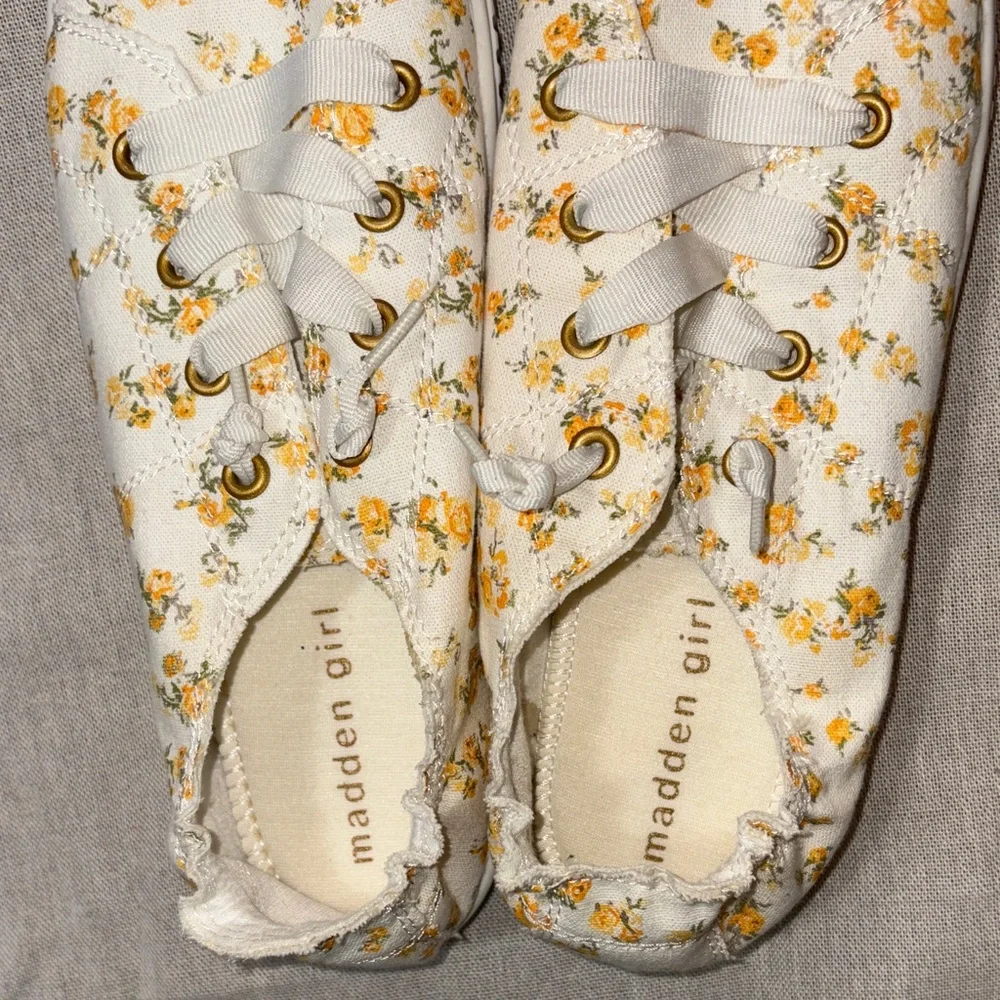 Madden Girl Marissa Floral‎ Canvas Slip on Sneakers White Orange size 8.5